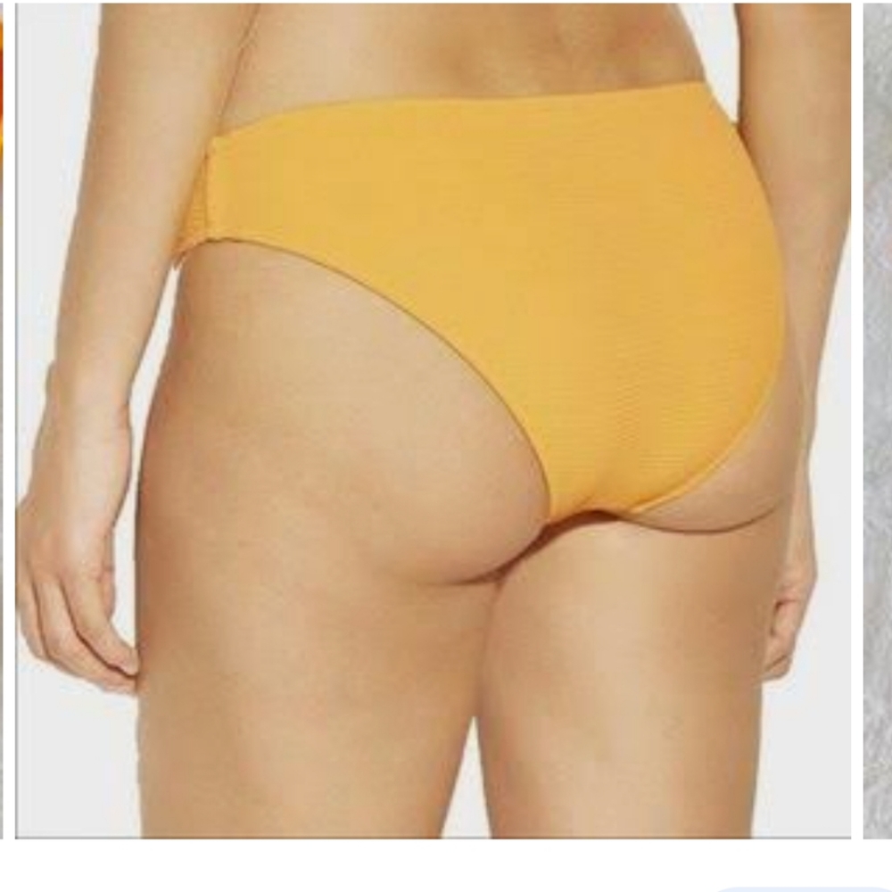 Yellow bikini - Picture 2 of 8